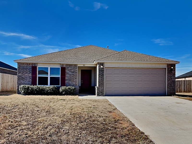 Newcastle House: 333 Foxtrot Ter