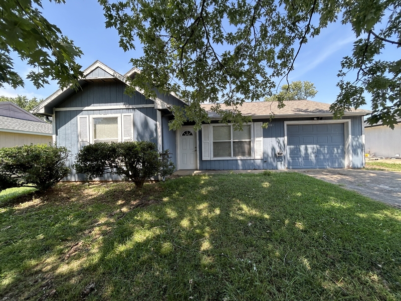 Springdale House: 481 Village Lane