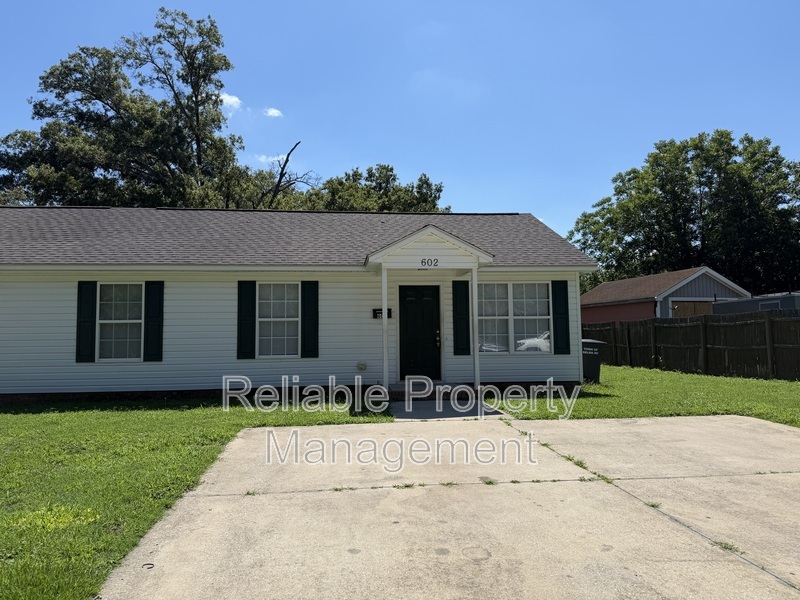 Selma House: 602 Winston Circle
