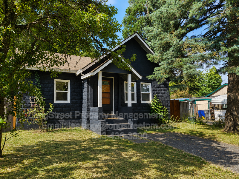 Portland House: 7935 SE Bybee Blvd