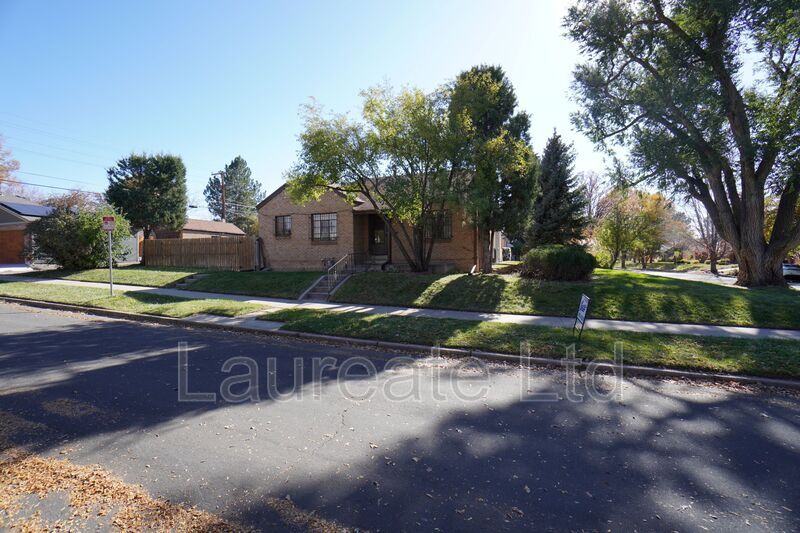 Denver House: 1198 Glencoe St