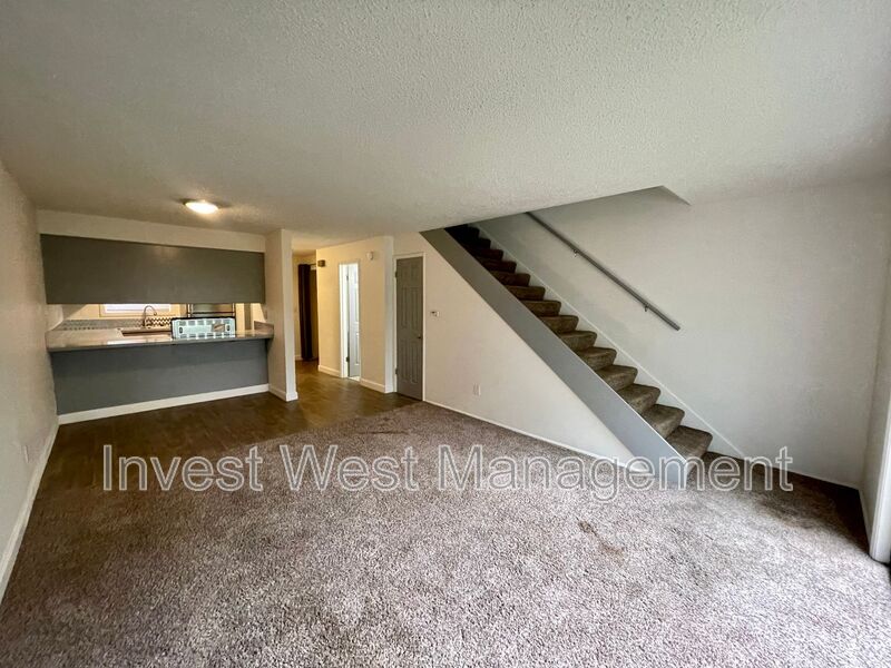 Longview House: 1960 33 Avenue