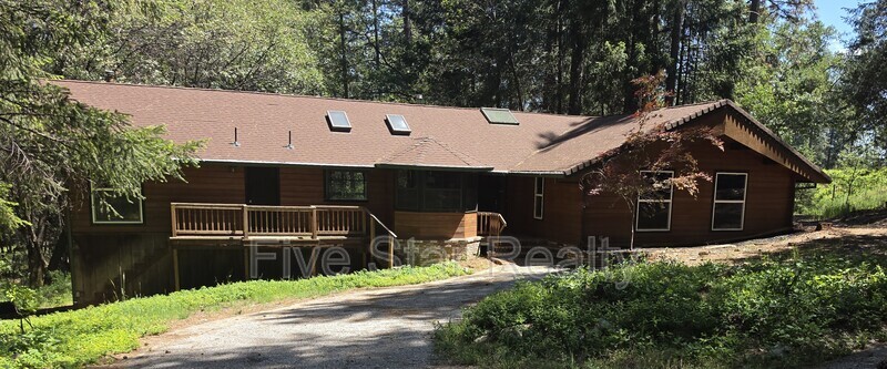 GRASS VALLEY House: 14975 CHATTERING PINES RD
