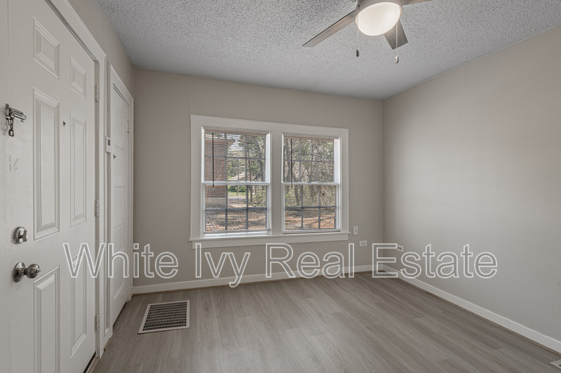 Huntsville Condo: 811 Sam Houston Avenue