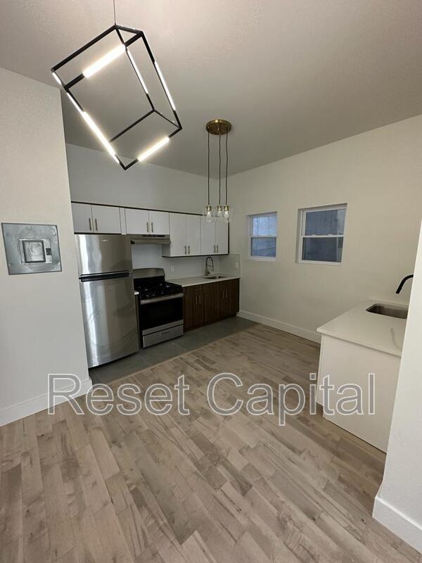 Kearny, Townhome: 40 Johnston Ave