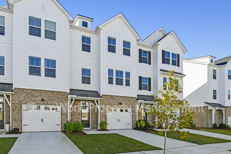 Summerville Townhome: 9413 Sun Fountain Drive