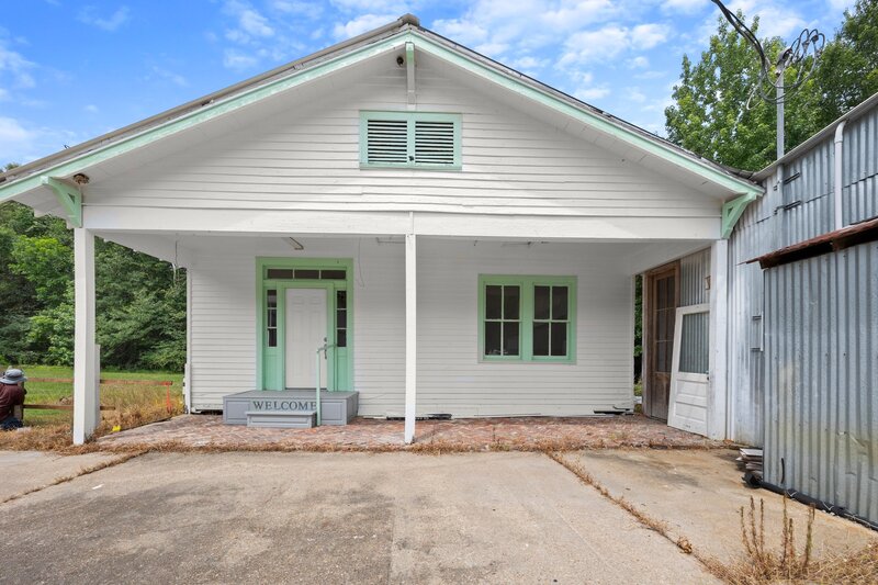 Saint Francisville House: 6477 Joe Daniel Road