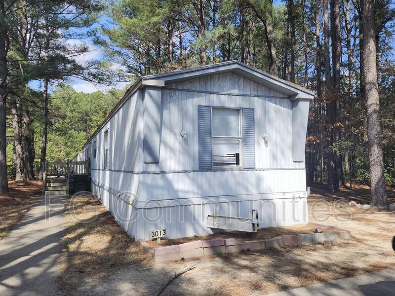 Selma House: 3013 Michelle Cir