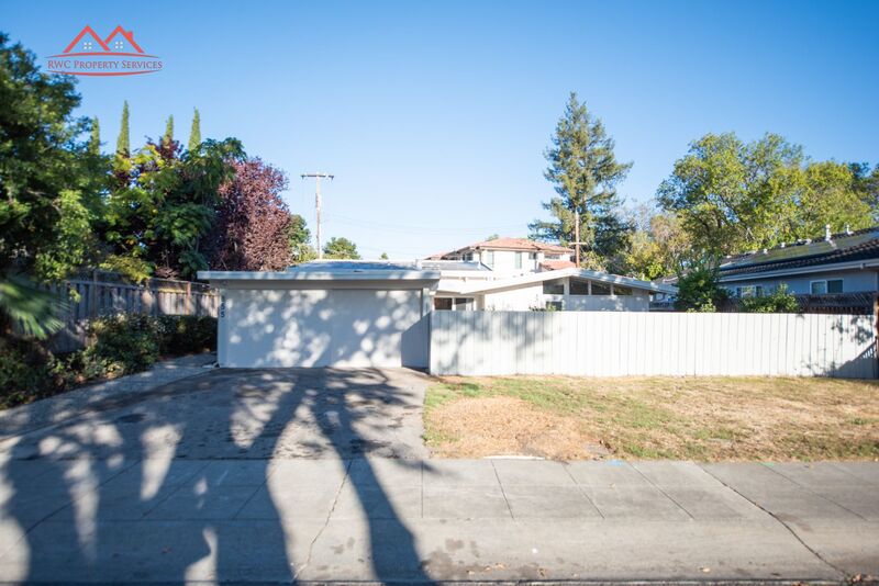 Palo Alto House: 855 Rorke Way