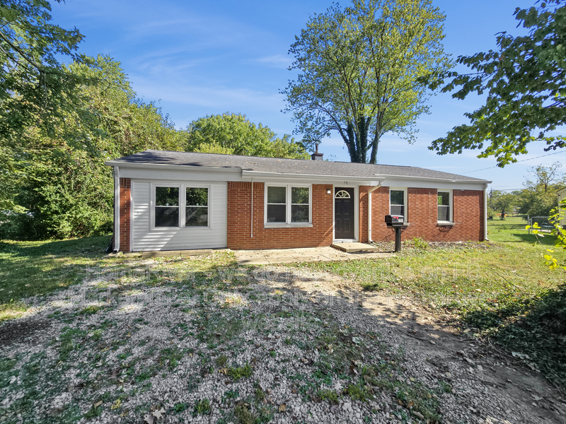 Mooresville House: 751 Maple Ln