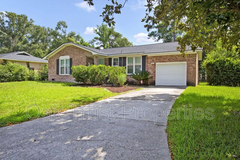 Ladson House: 220 Cornell Drive