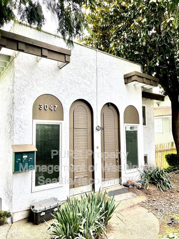 Seattle Condo: 3047 SW Avalon Way