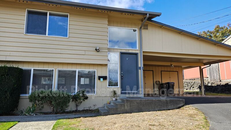 Bremerton Townhome: 1621 Trenton Ave