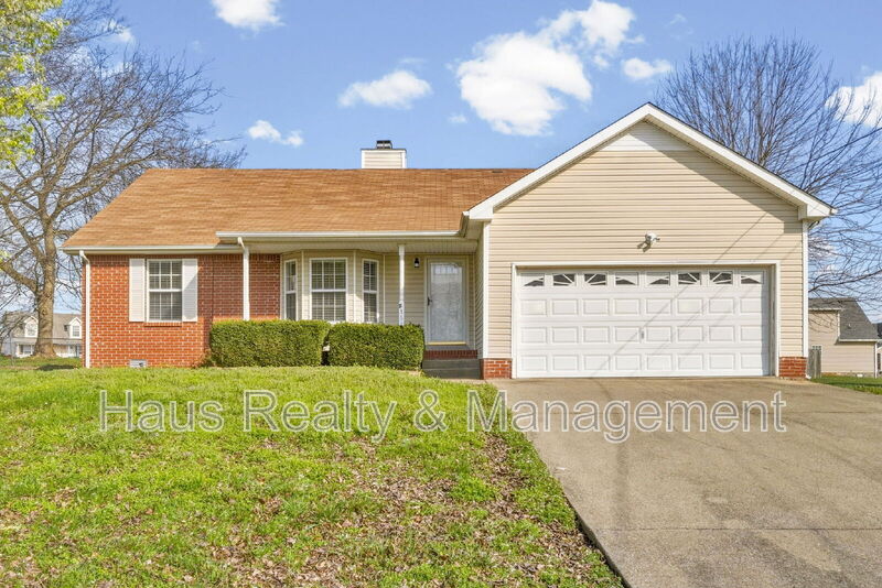 Clarksville House: 1361 Jenny Ln