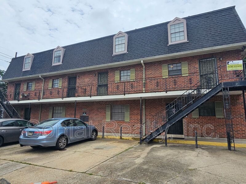 New Orleans Condo: 2131 Carondelet Street