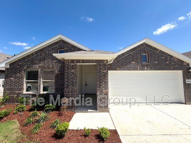 Fort Worth House: 8516 Dunnstown Dr.