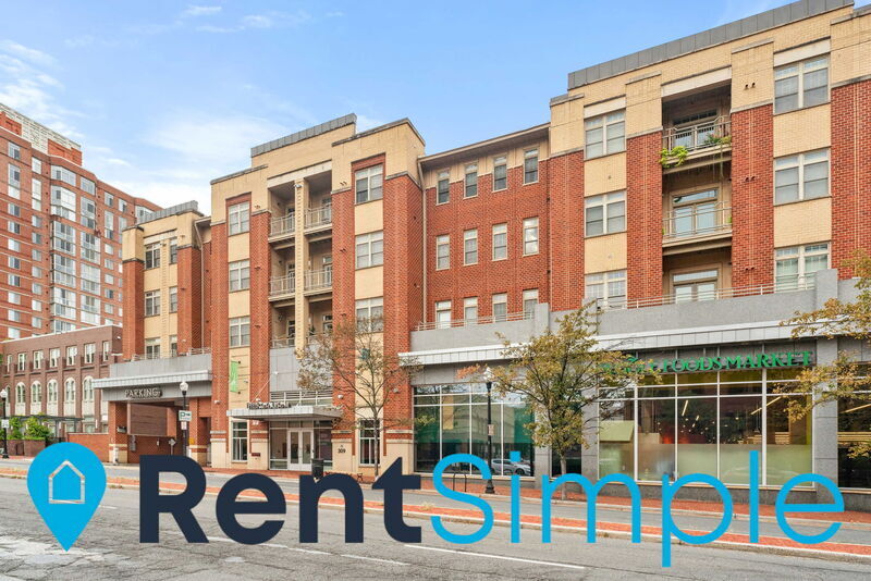 Alexandria Condo: 309 Holland Ln