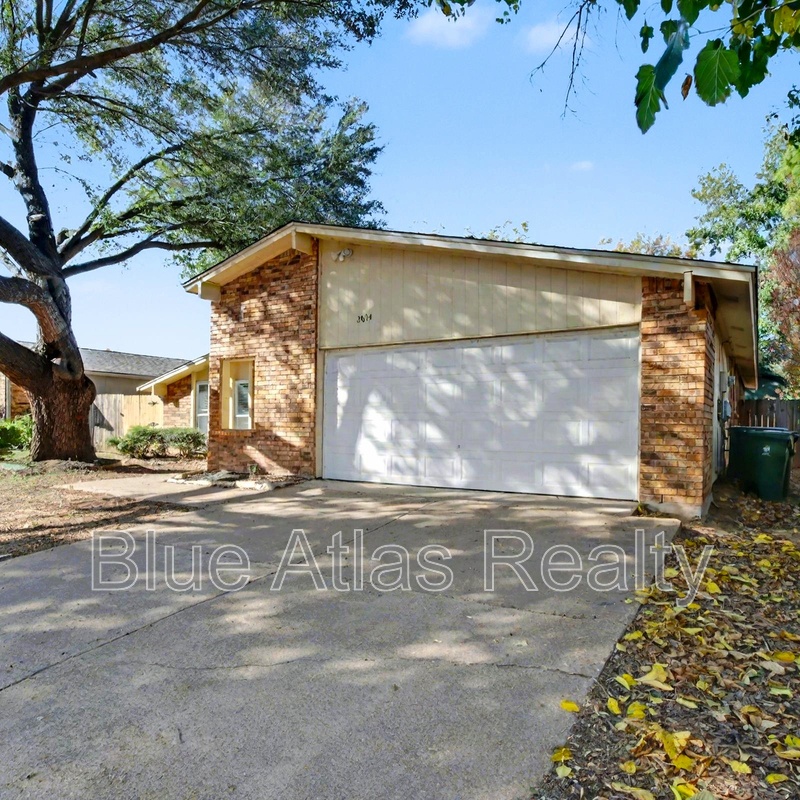 Arlington House: 2614 Crestmoor Court