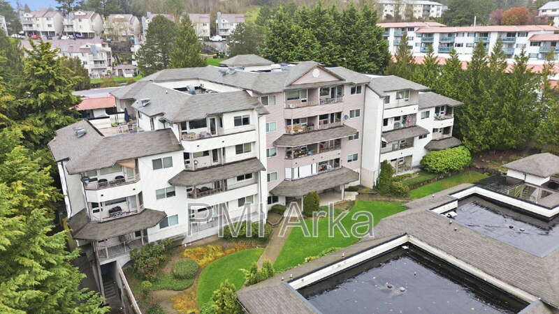 Tukwila Condo: 15340 Macadam Rd S