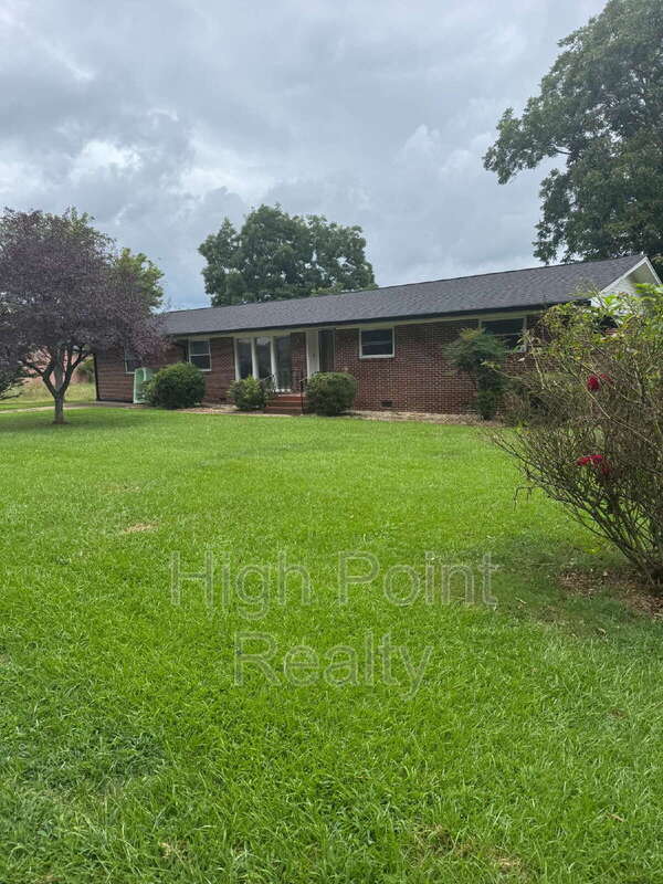 Rainsville House: 61 Rains Avenue Southeast
