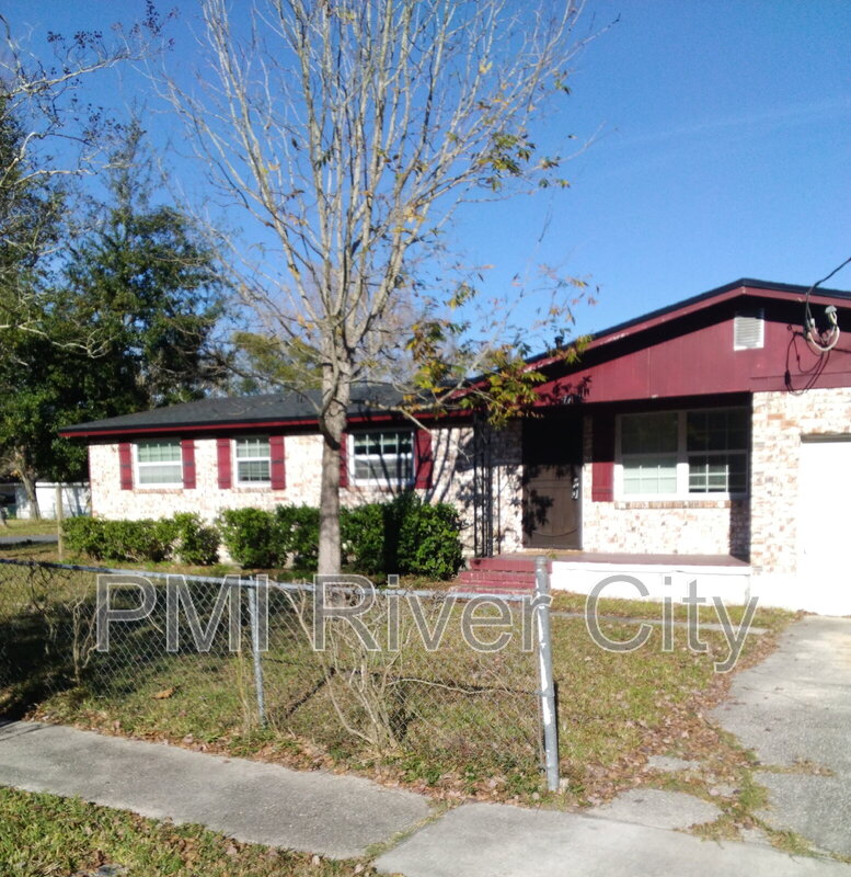 Jacksonville House: 7471 John F Kennedy Dr W