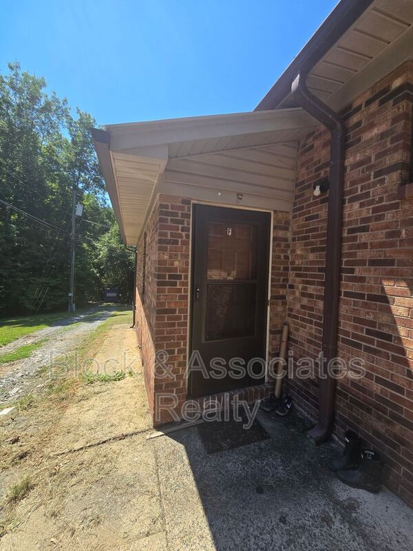 Lexington Condo: 64 Random Dr