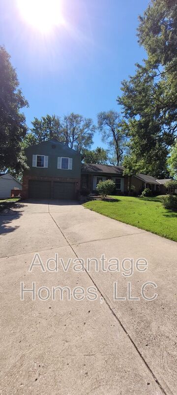 Overland Park House: 8914 Grandview Dr