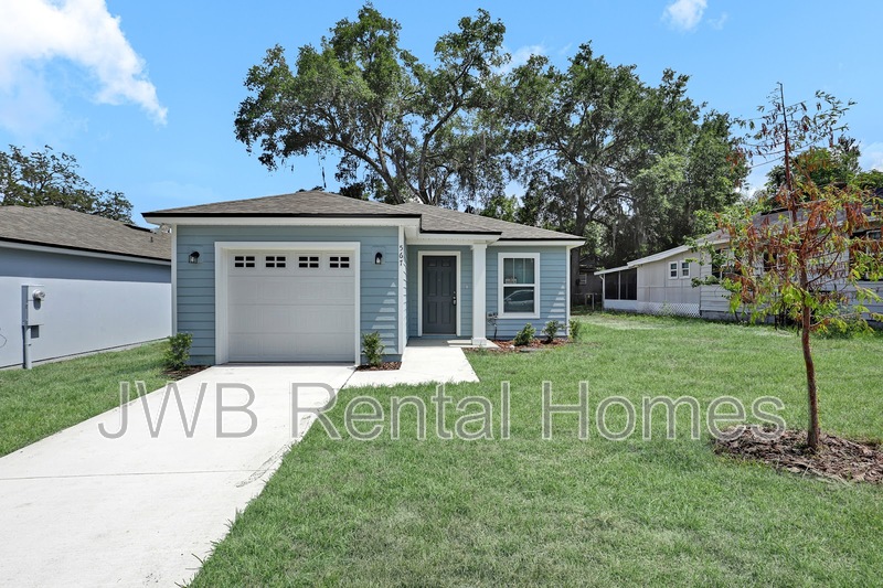 Jacksonville House: 567 55th St E