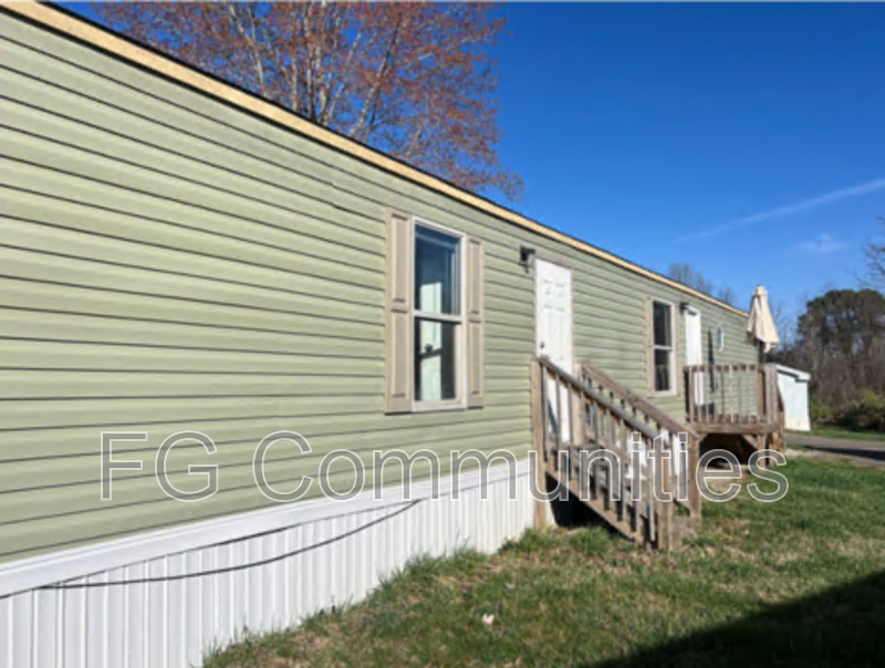 Asheville House: 20 Coach Crest Dr