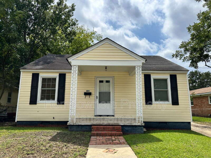 Fayetteville House: 409 Boundary Lane