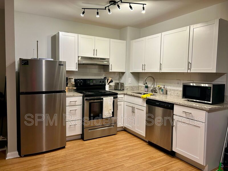 Wilmington House: 210 Red Cross St