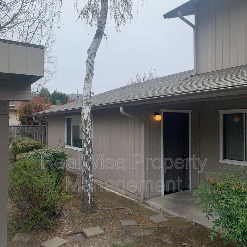 Grants Pass Condo: 2152 NW N Hill Dr