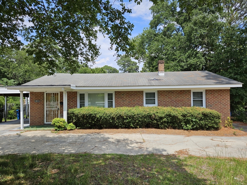 Fayetteville House: 1737 Ireland Drive