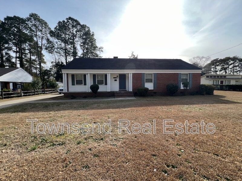 Fayetteville House: 3111 Morganton Rd.