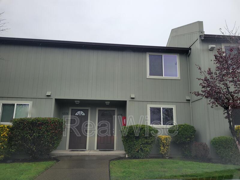 Grants Pass Condo: 1876 NE Fairview Ave