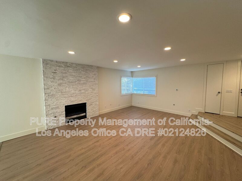 Santa Monica House: 2330 Oak Street