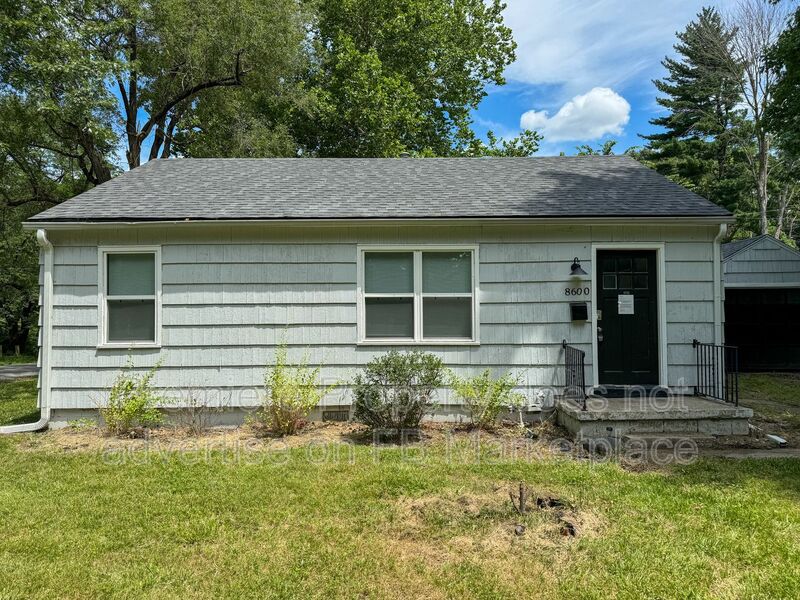 Kansas City House: 8600 E 78th Ter