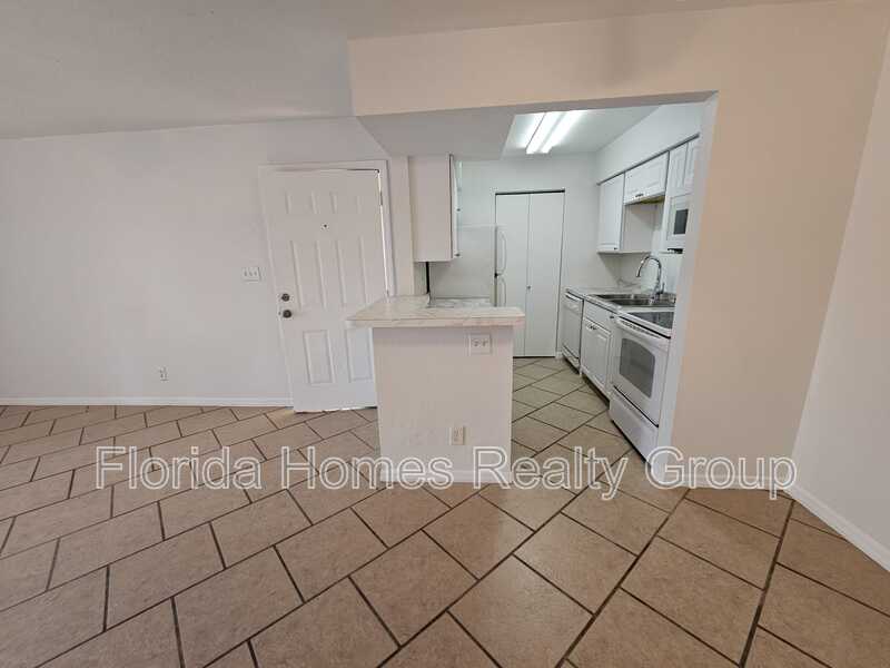 Fort Myers Condo: 2855 Winkler Ave