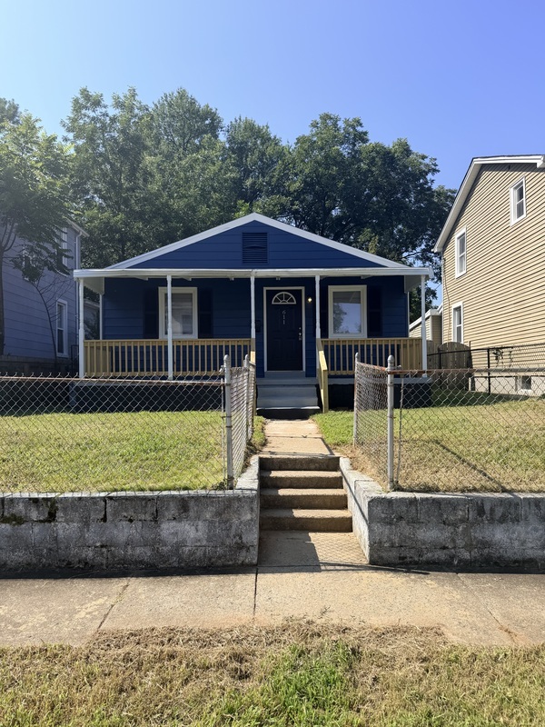 Richmond House: 611 Hazelhurst Ave