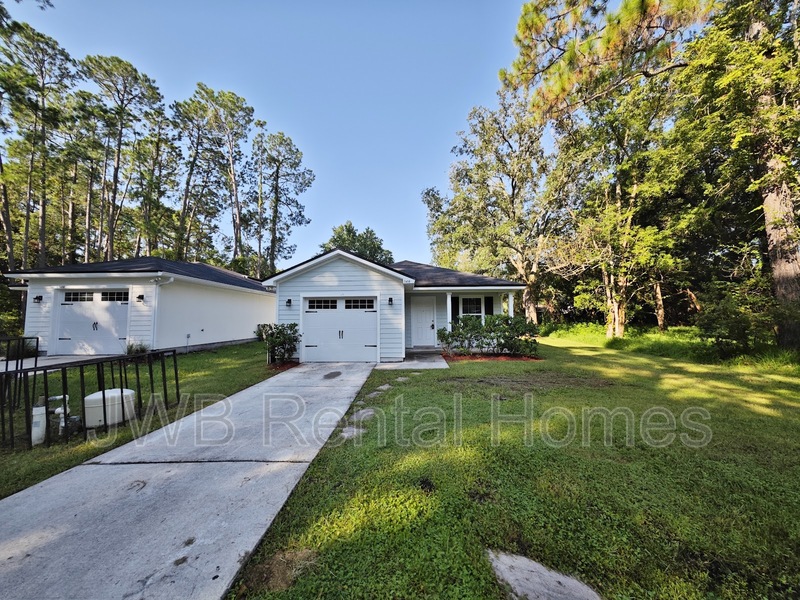 Jacksonville House: 7458 Oriole St