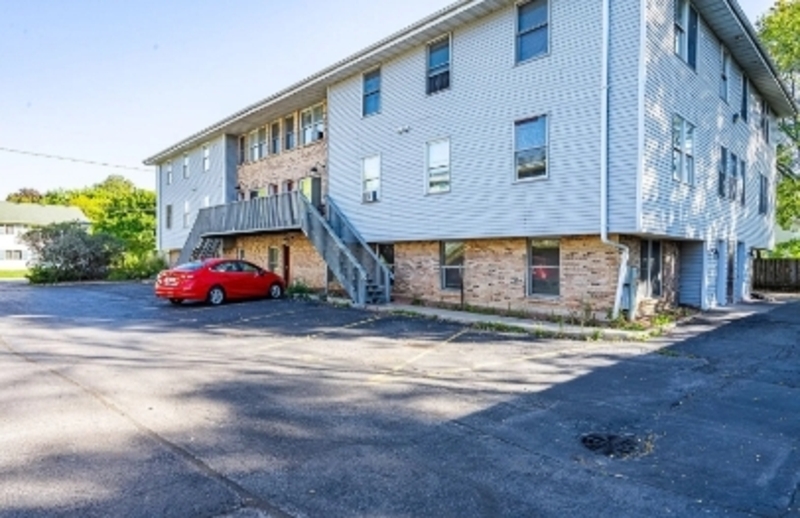 Oshkosh Condo: 825 Wisconsin Street - 3B