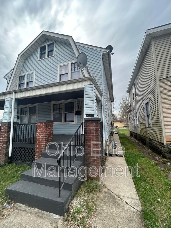 Columbus House: 2229 E 5th Ave