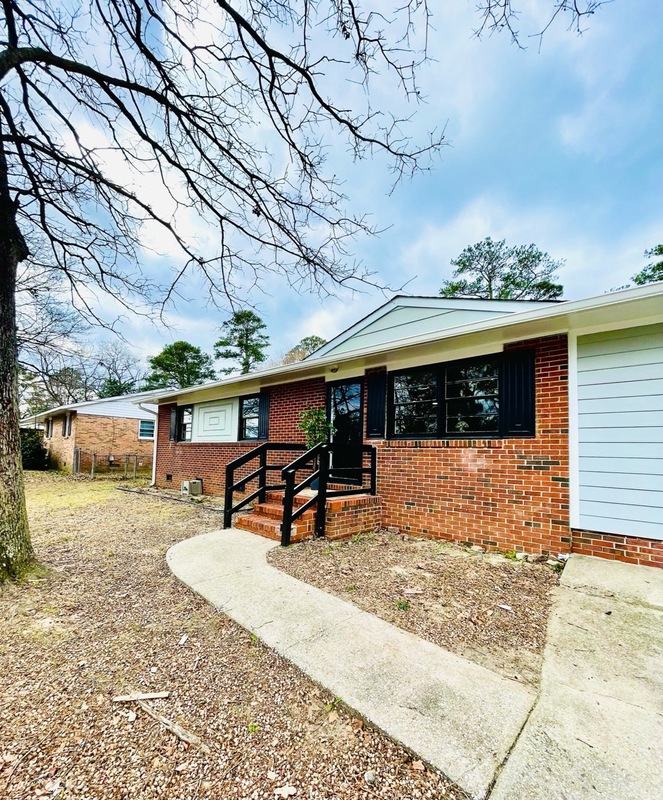 Fayetteville House: 1842 Dewsberry Place