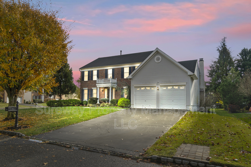 Moorestown House: 2 Heather Ln