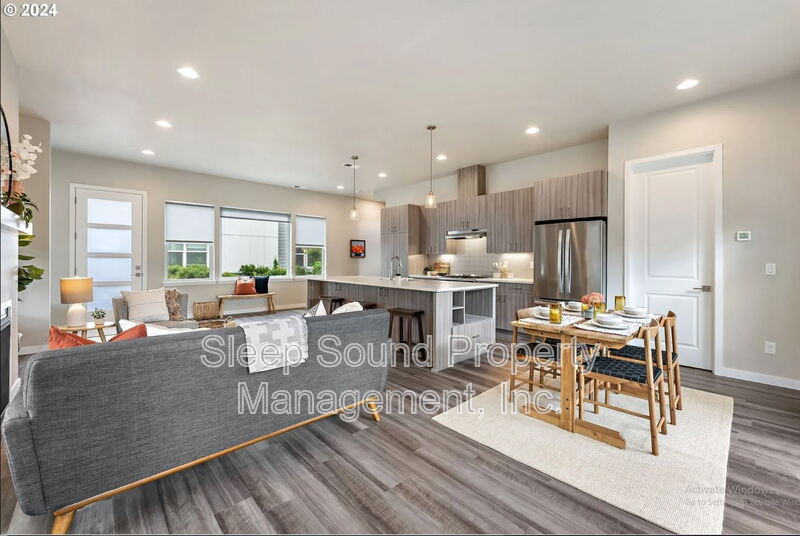 Portland Townhome: 217 N Holland Street