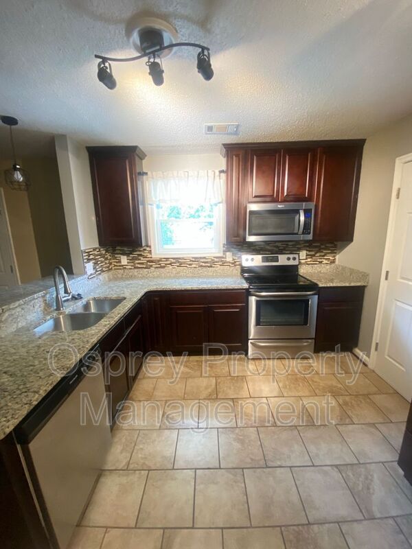 Charming 3-Bedroom Ranch !!