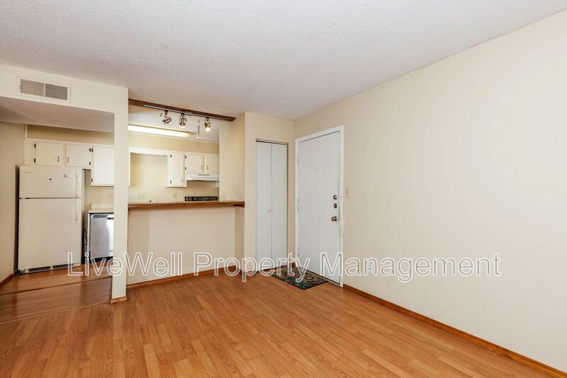 Birmingham House: 401 Skyview Dr