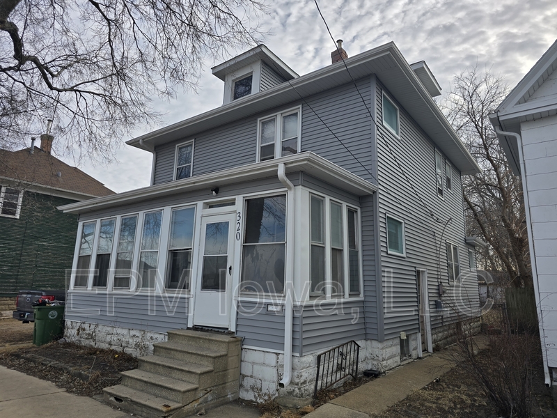 Waterloo House: 320 East 7th St.