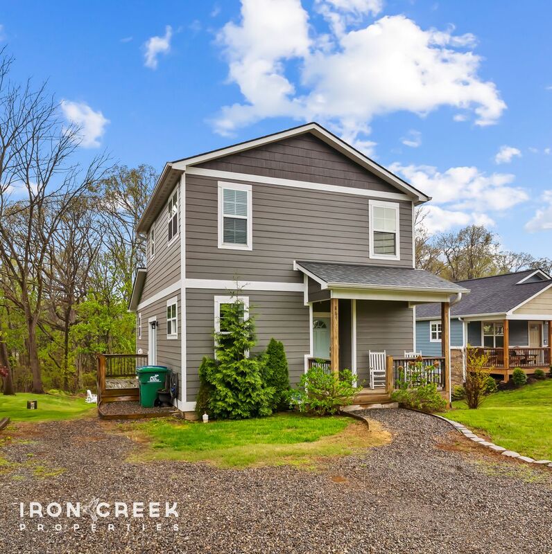 Asheville House: 864 Sand Hill Road