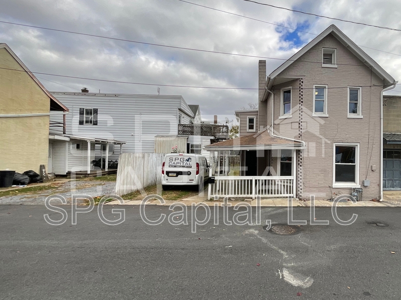 Chambersburg House: 118 South Harrison Avenue